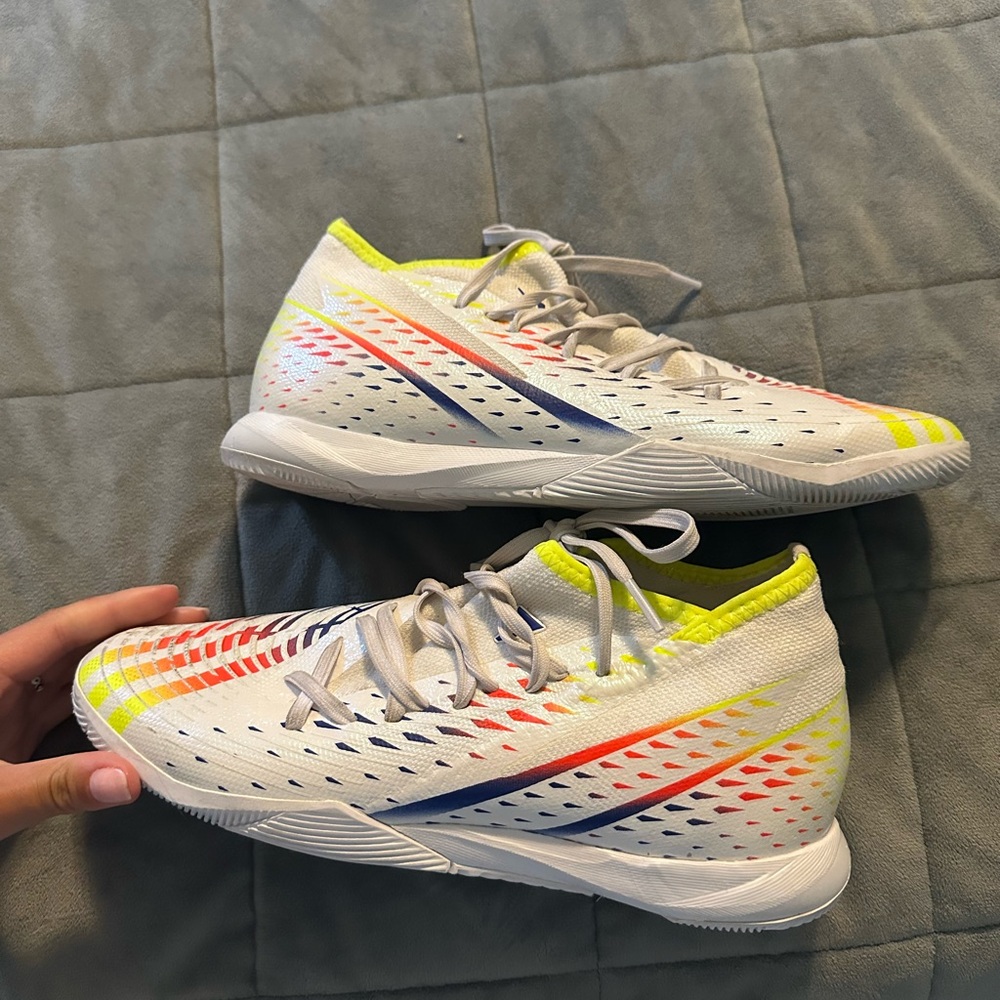 Futsal shoes/indoor soccer